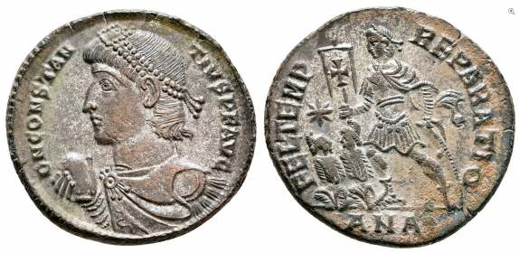Römisches Kaiserreich - 337-361 - Constantius II. (324-361) als Augustus - mit Kreuzstandarte - Follis - vz-st